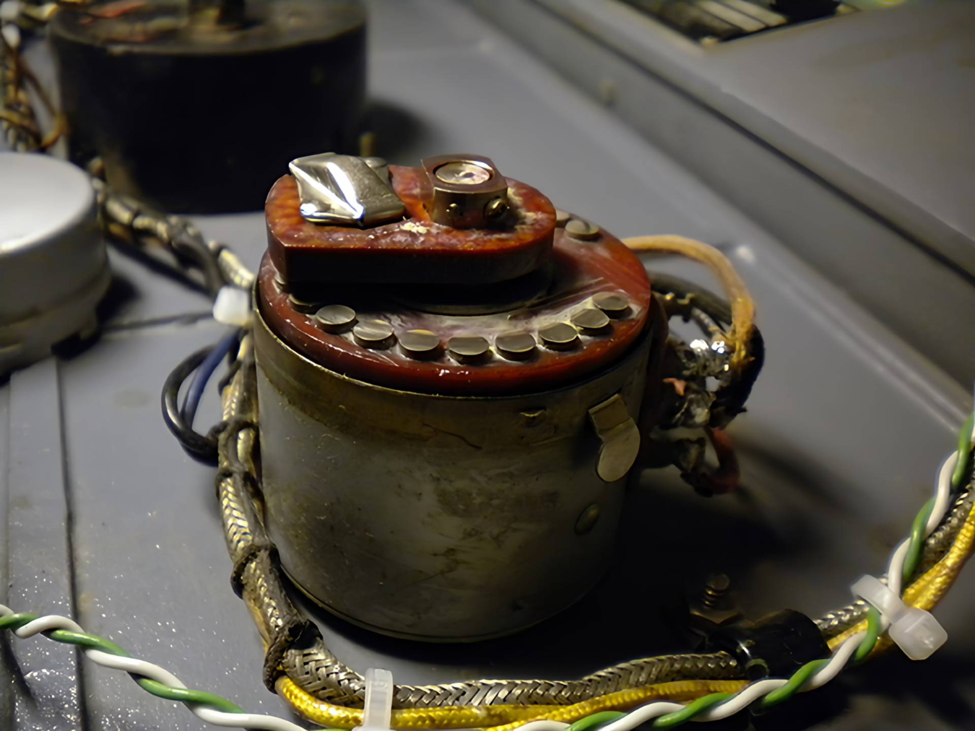 TRIKTRONICS