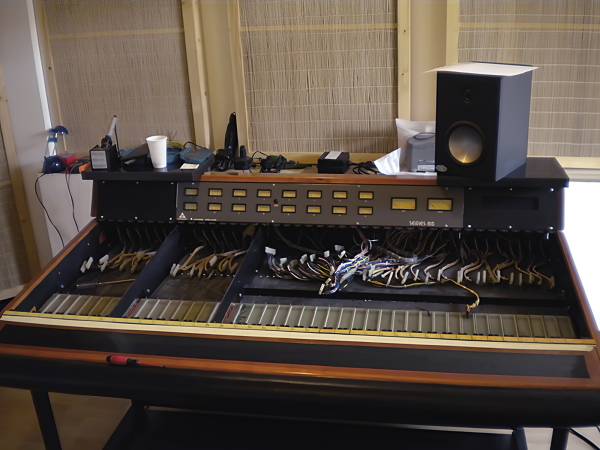 trident Series65 - Entleertes Pult